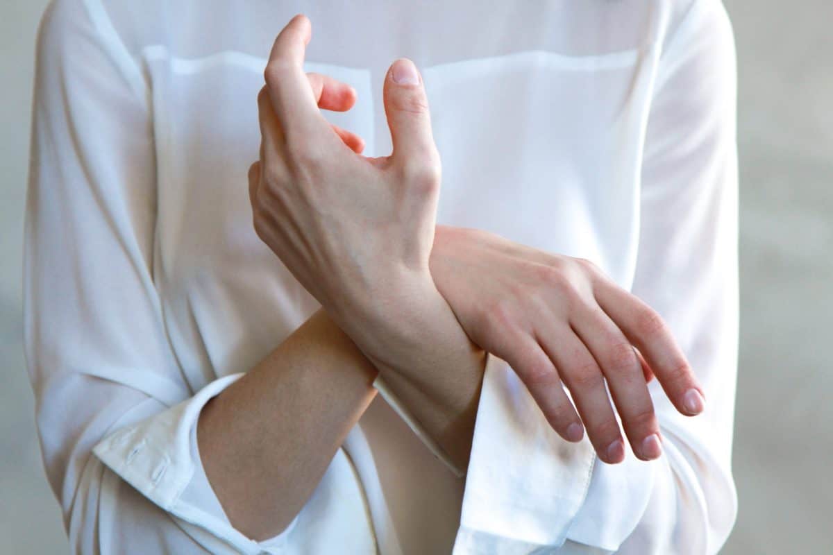 Arthritis, nerve pain, back pain, and other forms of chronic pain are all soothed by CBD.